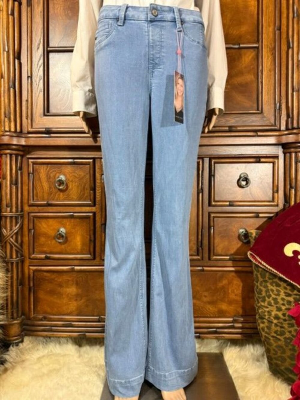 Laurie Felt Los Angeles Silky Flare Light Wash Vital Stretch Technology Jean